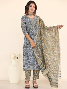 Utsav Aanchal Set Of Silk Kurta Pants Dupatta