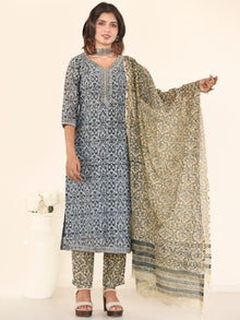Utsav Aanchal Set Of Silk Kurta Pants Dupatta