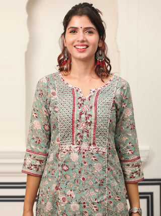 Jashn Pari Set Of Kurta Pants Dupatta