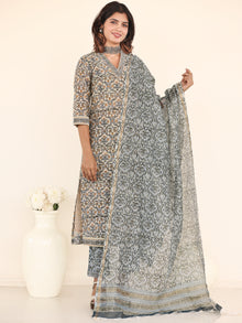 Utsav Paramita Set Of Silk Kurta Pants Dupatta