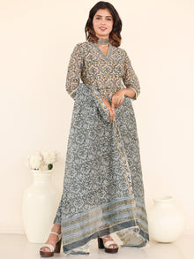 Utsav Paramita Set Of Silk Kurta Pants Dupatta