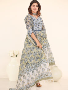 Utsav Tara Set Of Silk Kurta Pants Dupatta
