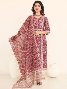 Utsav Jabeen Set Of Silk Kurta Pants Dupatta