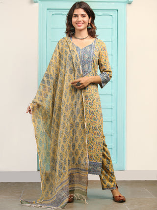 Jashn Manal Set Of Kurta Pants Dupatta