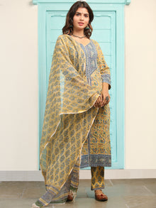 Jashn Manal Set Of Kurta Pants Dupatta