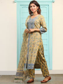 Jashn Manal Set Of Kurta Pants Dupatta