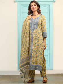 Jashn Manal Set Of Kurta Pants Dupatta