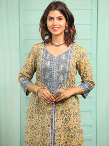Jashn Manal Set Of Kurta Pants Dupatta