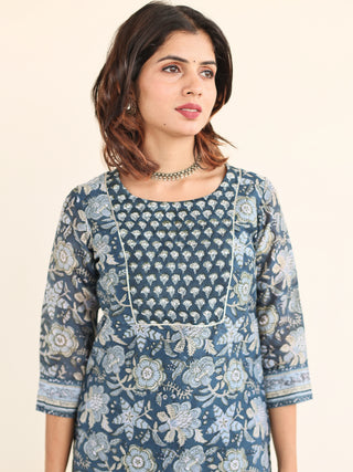 Utsav Manya Set Of Silk Kurta Pants Dupatta