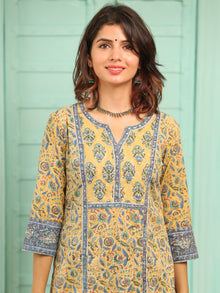 Jashn Adab Set Of Kurta Salwar Pants Dupatta