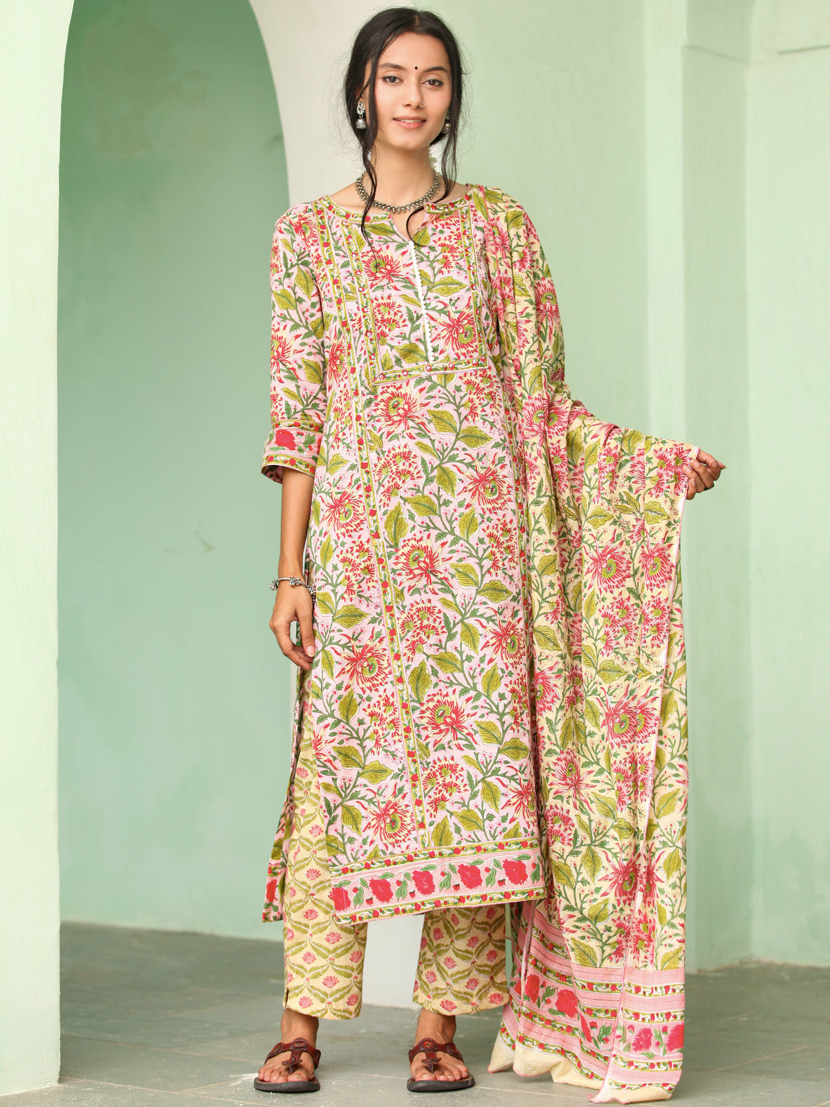 Jashn Nisha Set Of Kurta Pants Dupatta