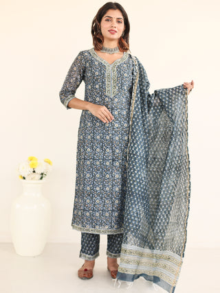 Utsav Wamika Set Of Silk Kurta Pants Dupatta