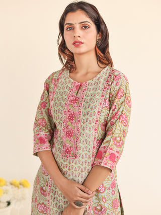 Utsav Maanvi Set Of Silk Kurta Pants Dupatta