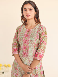 Utsav Maanvi Set Of Silk Kurta Pants Dupatta