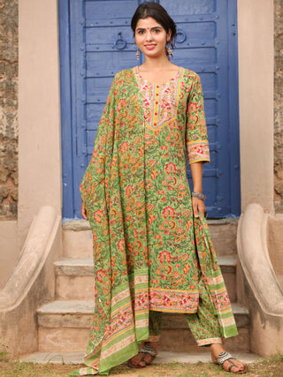 Jashn Abiya Set Of Kurta Salwar Pants Dupatta