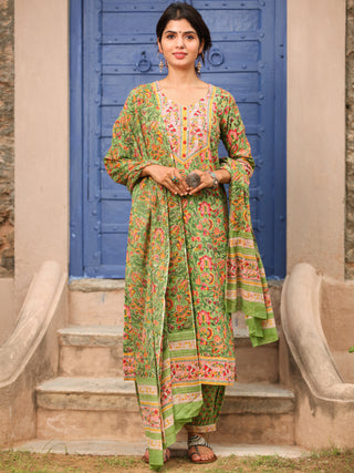 Jashn Abiya Set Of Kurta Salwar Pants Dupatta