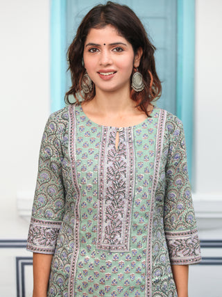 Jashn Mansa Set Of Kurta Salwar Pants Dupatta