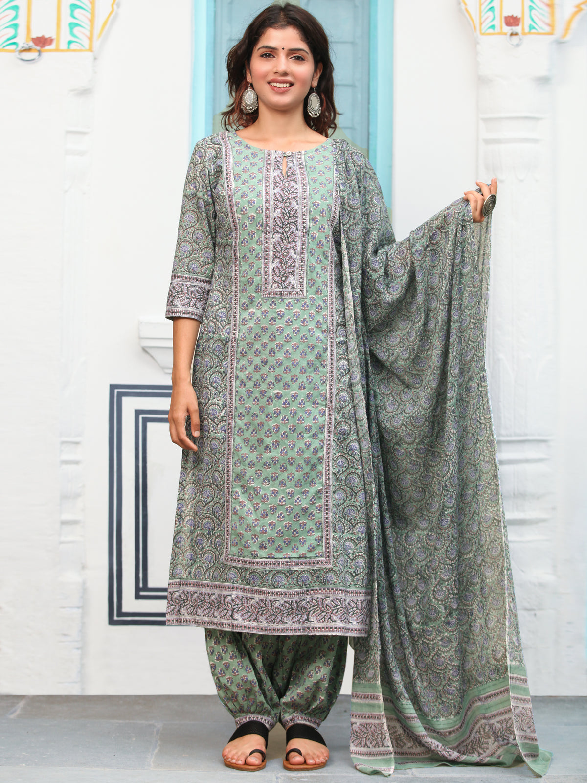 Jashn Mansa Set Of Kurta Salwar Pants Dupatta