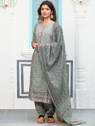 Jashn Mansa Set Of Kurta Salwar Pants Dupatta