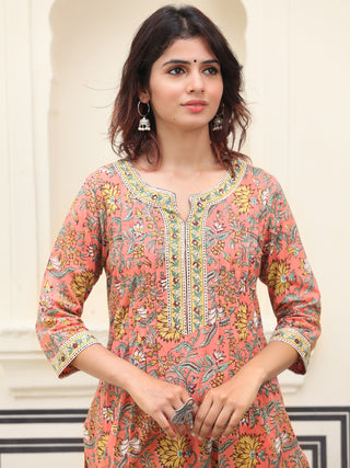 Jashn Taj Set Of Kurta Pants Dupatta