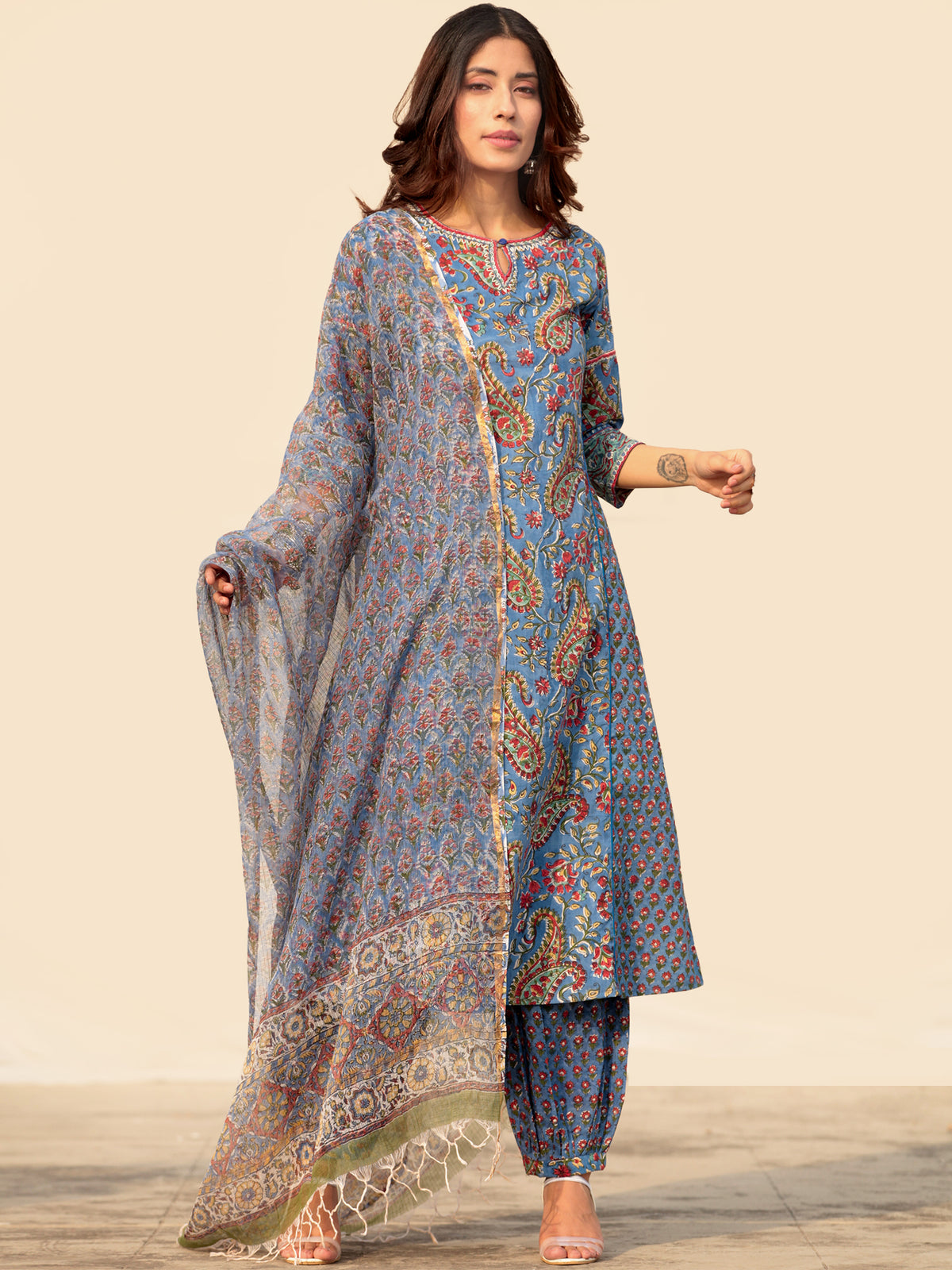 Megha Anjum Set Of Kurta Salwar Pants Kota Dupatta