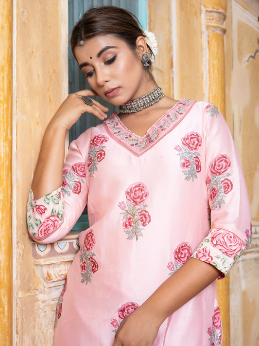 Utsav Jhalak Set Of Chanderi Silk Kurta Pants Dupatta