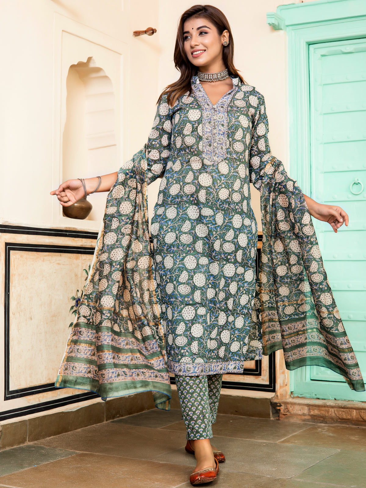 Jashn Fidha Set Of Kurta Pants Dupatta