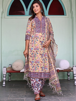 Jashn Ruhani Set Of Kurta Salwar Pants Dupatta