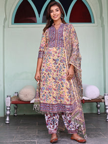 Jashn Ruhani Set Of Kurta Salwar Pants Dupatta