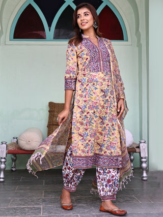 Jashn Ruhani Set Of Kurta Salwar Pants Dupatta