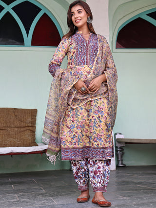 Jashn Ruhani Set Of Kurta Salwar Pants Dupatta