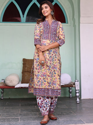 Jashn Ruhani Set Of Kurta Salwar Pants Dupatta