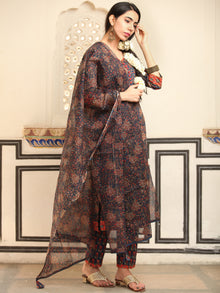 Ambar Gajal Set Of Kurta Pant Dupatta