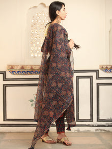 Ambar Gajal Set Of Kurta Pant Dupatta