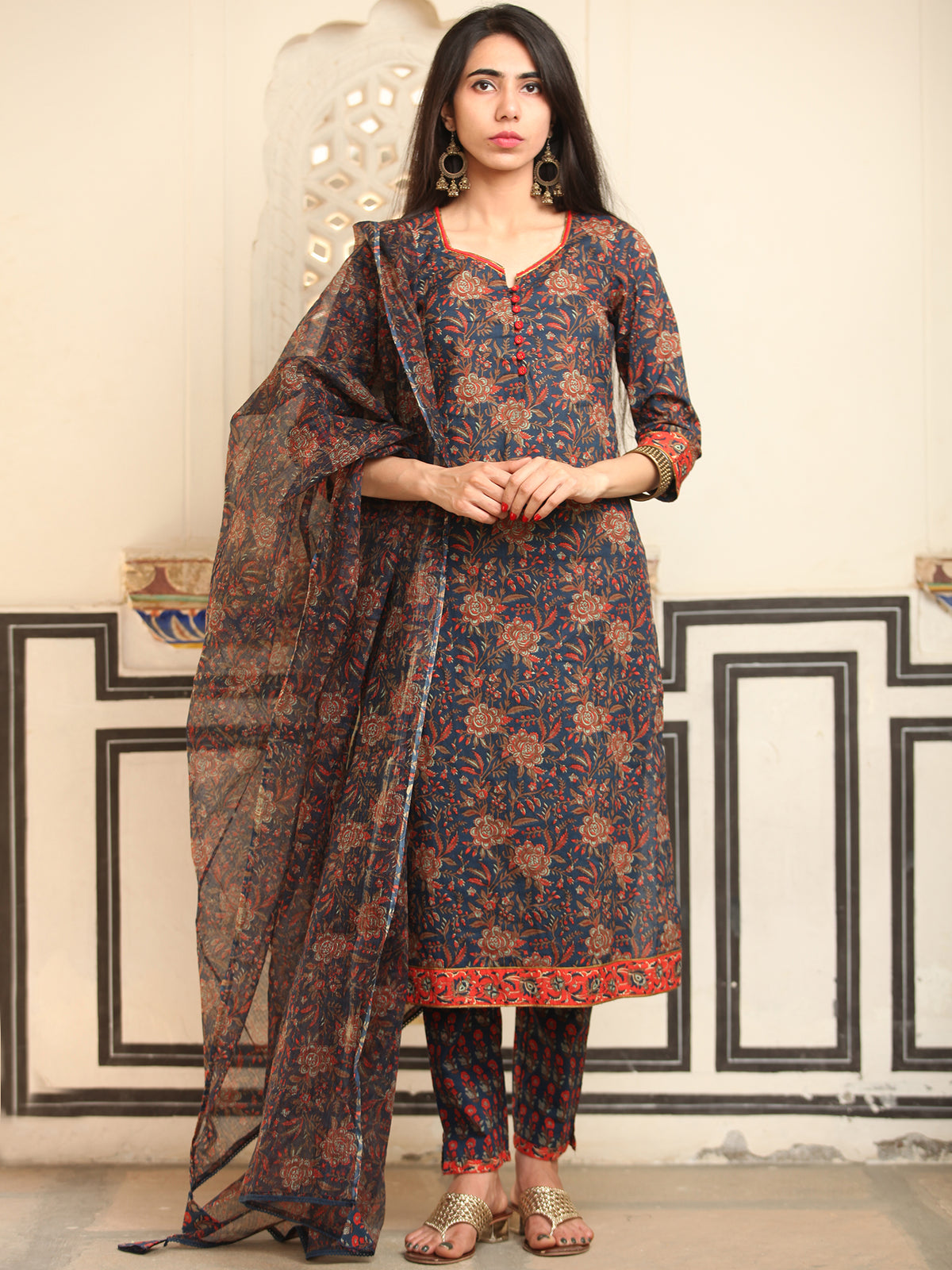 Ambar Gajal Set Of Kurta Pant Dupatta