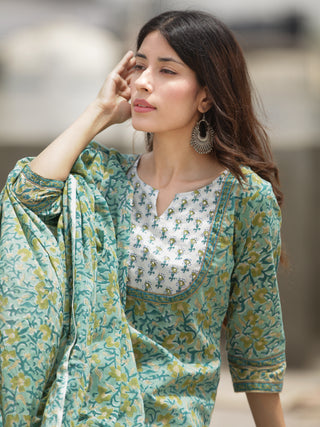 Harit Jia Set Of Kurta Pant Dupatta