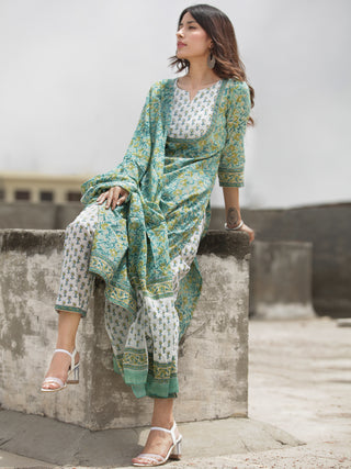 Harit Jia Set Of Kurta Pant Dupatta