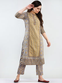 Zohra Ghazala - Set of Kurta Pants & Dupatta - KS76B2495D