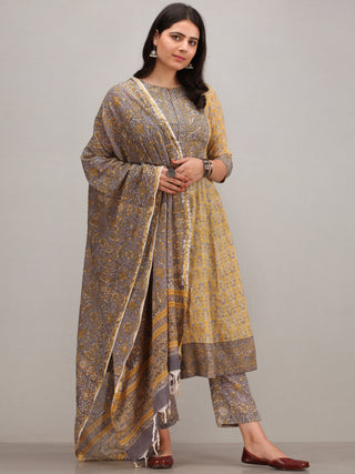 Jashn Ainy - Set of Anarkali Kurta Pants & Dupatta - KS78CXXXD