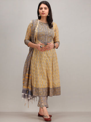 Jashn Ainy - Set of Anarkali Kurta Pants & Dupatta - KS78CXXXD