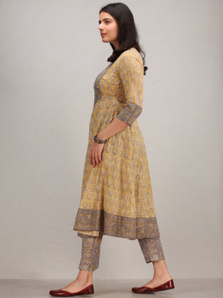 Jashn Ainy - Set of Anarkali Kurta Pants & Dupatta - KS78CXXXD
