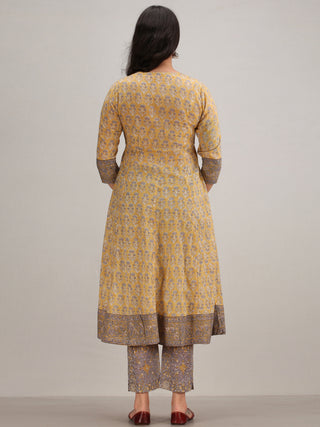 Jashn Ainy - Set of Anarkali Kurta Pants & Dupatta - KS78CXXXD