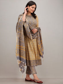 Jashn Ainy - Set of Anarkali Kurta Pants & Dupatta - KS78CXXXD
