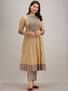 Jashn Ainy - Set of Anarkali Kurta Pants & Dupatta - KS78CXXXD