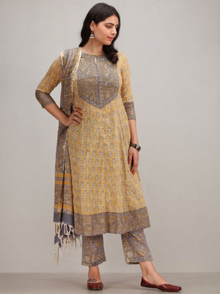 Jashn Ainy - Set of Anarkali Kurta Pants & Dupatta - KS78CXXXD