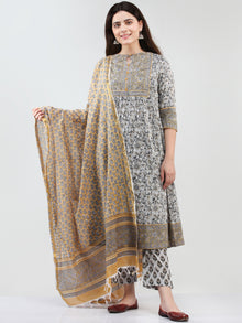 Zohra Nabela - Set of Anarkali Kurta Pants & Dupatta - KS18A2506D