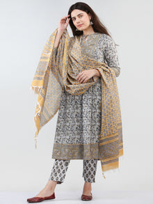 Zohra Nabela - Set of Anarkali Kurta Pants & Dupatta - KS18A2506D