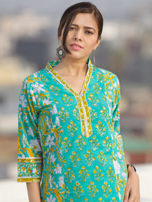 Nayab Gulrang - Set of Kurta Salwar Pants & Dupatta - KS01H2524D