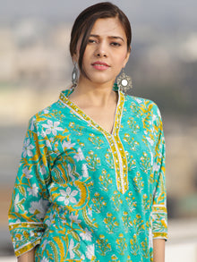 Nayab Gulrang - Set of Kurta Salwar Pants & Dupatta - KS01H2524D