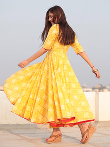 Raas Basanti - Set of Flared Bandhani Kurta & Pants  - KS85A2204